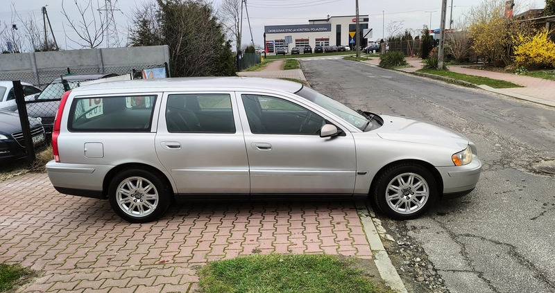 Volvo V70 cena 12999 przebieg: 249000, rok produkcji 2005 z Wieruszów małe 667